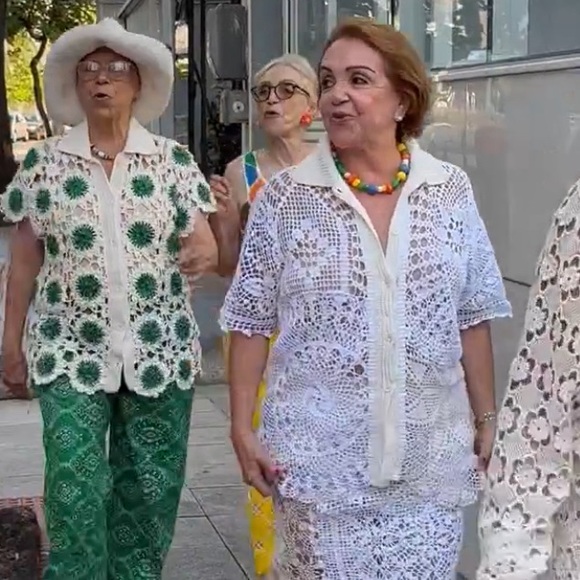 Eliou Doily Button Down, Medium - Picture 2 of 9